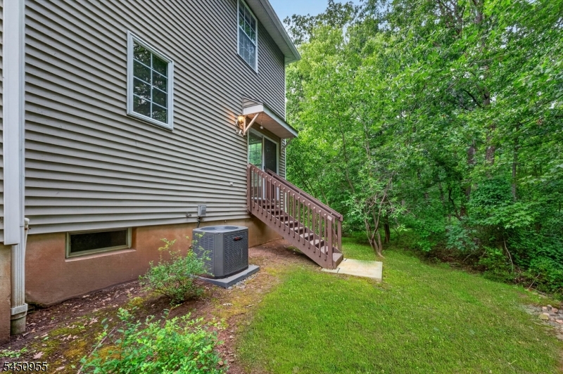110 Jackson Ave Property Photo 44