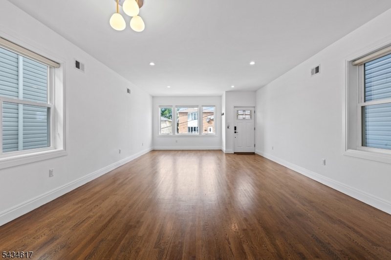 1603 71st St Property Photo 4