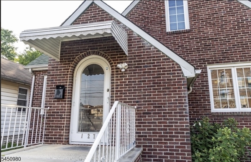 127 Hussa St Property Photo 2