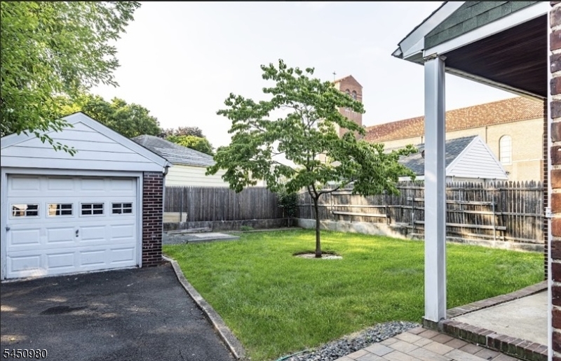 127 Hussa St Property Photo 5