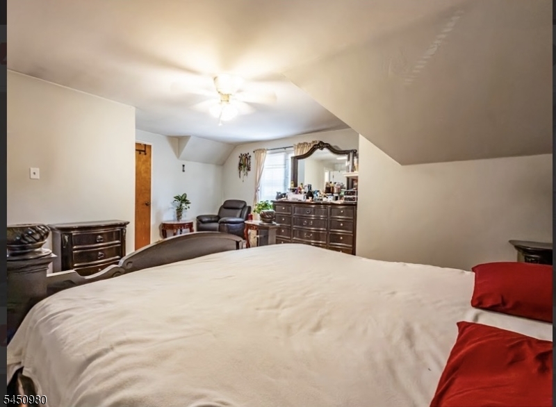 127 Hussa St Property Photo 18