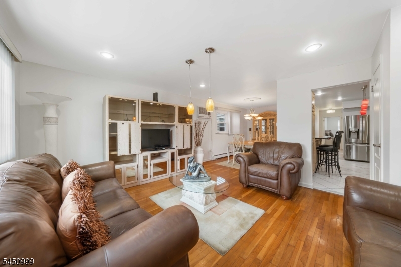 378 Cator Ave Property Photo 3