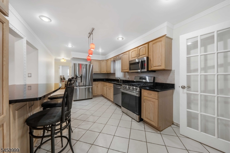 378 Cator Ave Property Photo 6