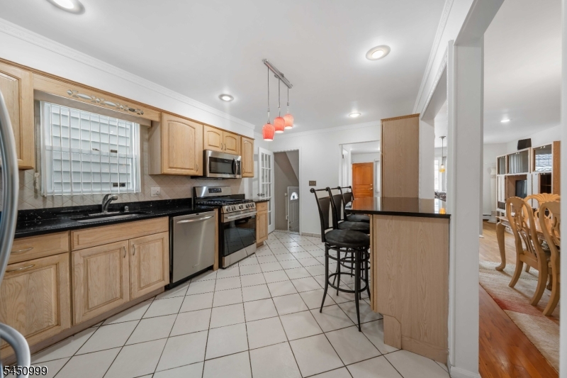 378 Cator Ave Property Photo 7
