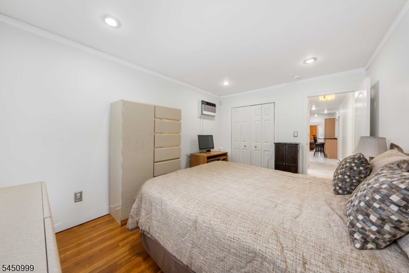 378 Cator Ave Property Photo 9