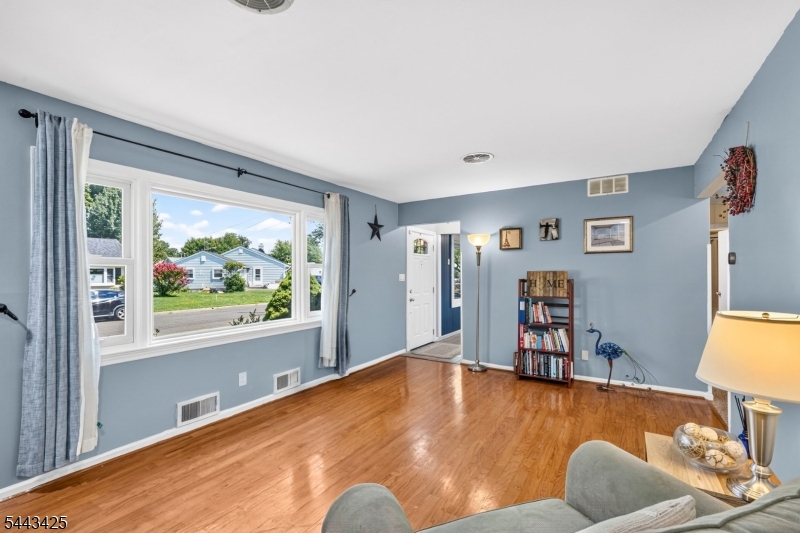 29 Lynn Ave Property Photo 6