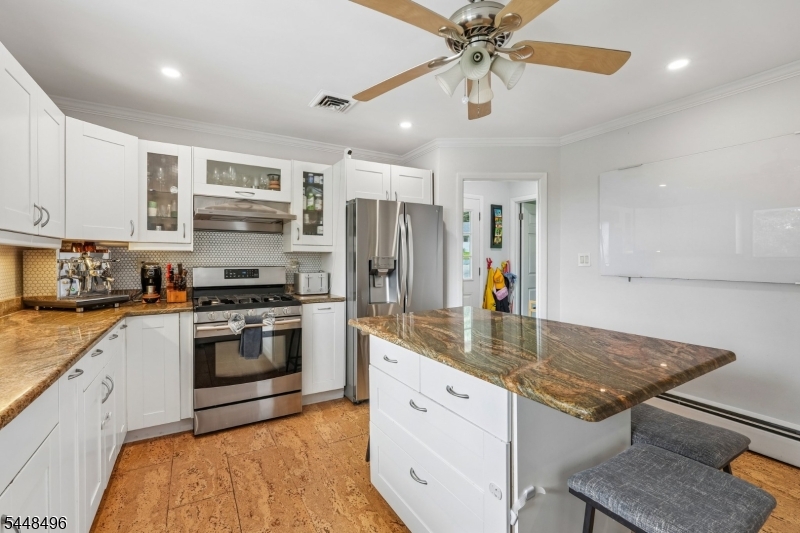 31 Surrey Dr Property Photo 2