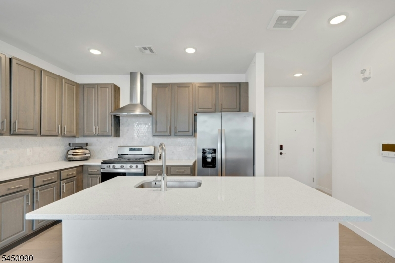 644 Lorhan Dr 644 Property Photo 4