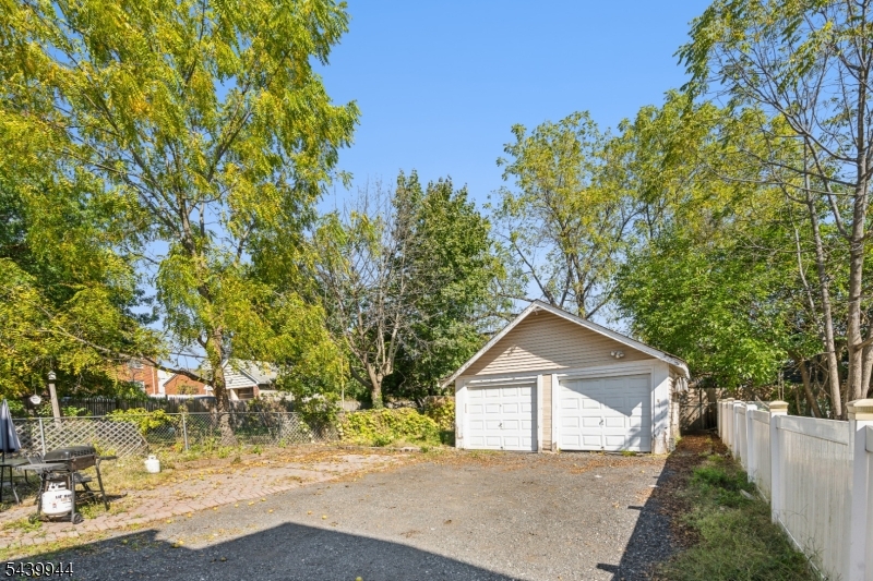 374 Boyden Ave Property Photo 4