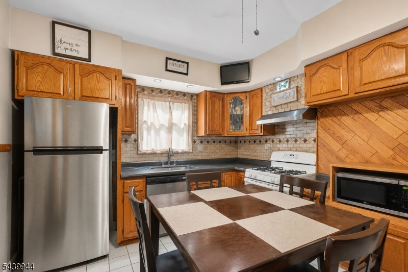 374 Boyden Ave Property Photo 13