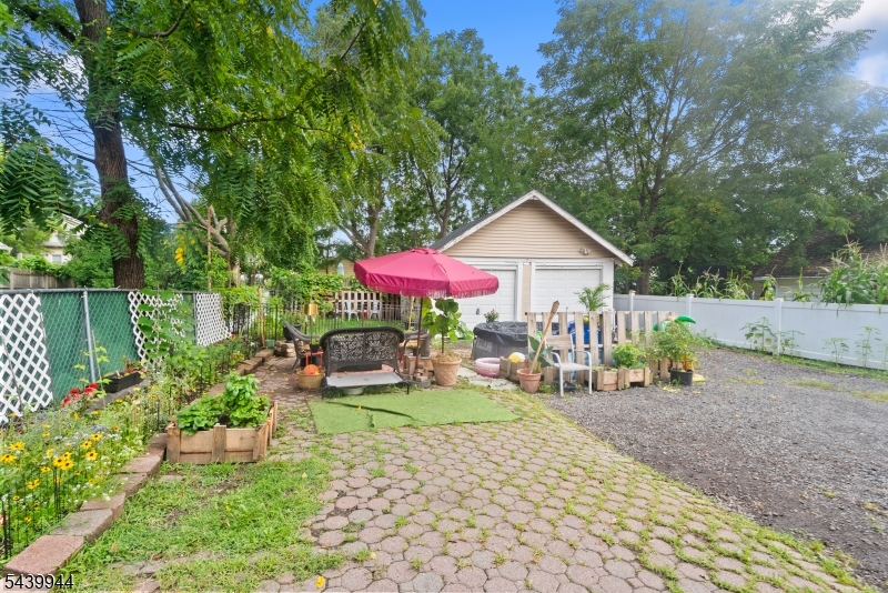 374 Boyden Ave Property Photo 35