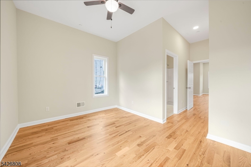 532 Ringwood Ave Property Photo 7