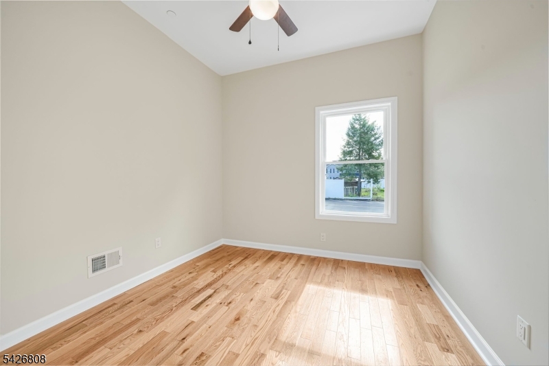 532 Ringwood Ave Property Photo 11