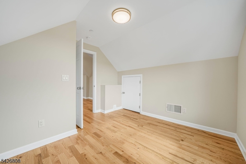 532 Ringwood Ave Property Photo 33