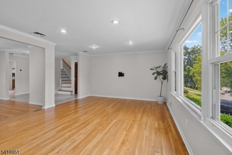 260 Saint Cloud Ave Property Photo 4