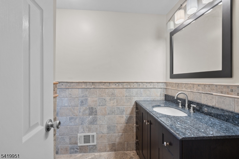 260 Saint Cloud Ave Property Photo 25