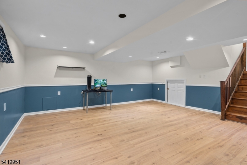 260 Saint Cloud Ave Property Photo 32