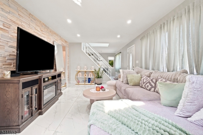 28 Brookhill Ter Property Photo 9