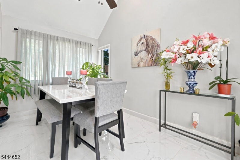 28 Brookhill Ter Property Photo 10