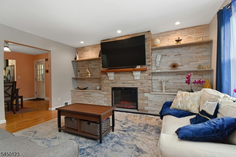 631 Concord Cir Property Photo 14