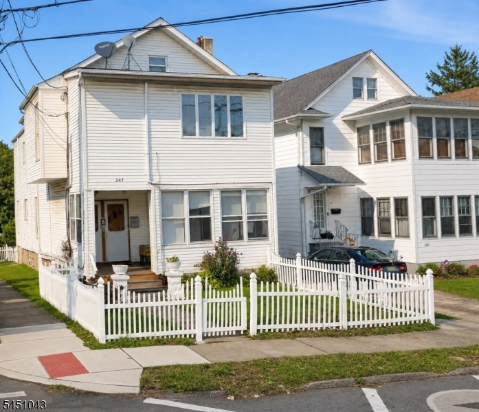 242 Brook Ave Property Photo 9
