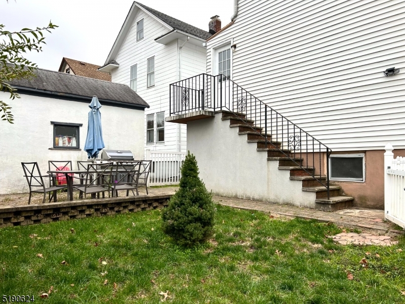 242 Brook Ave Property Photo 10