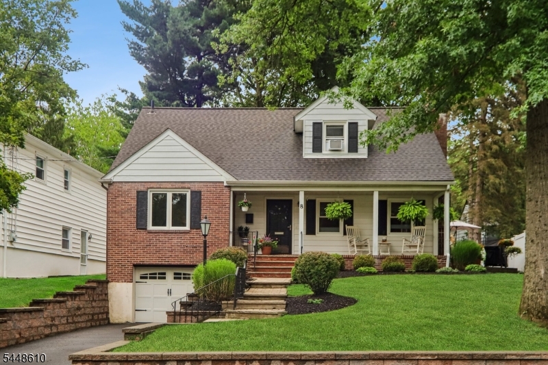 8 Sheridan Ave Property Photo 1
