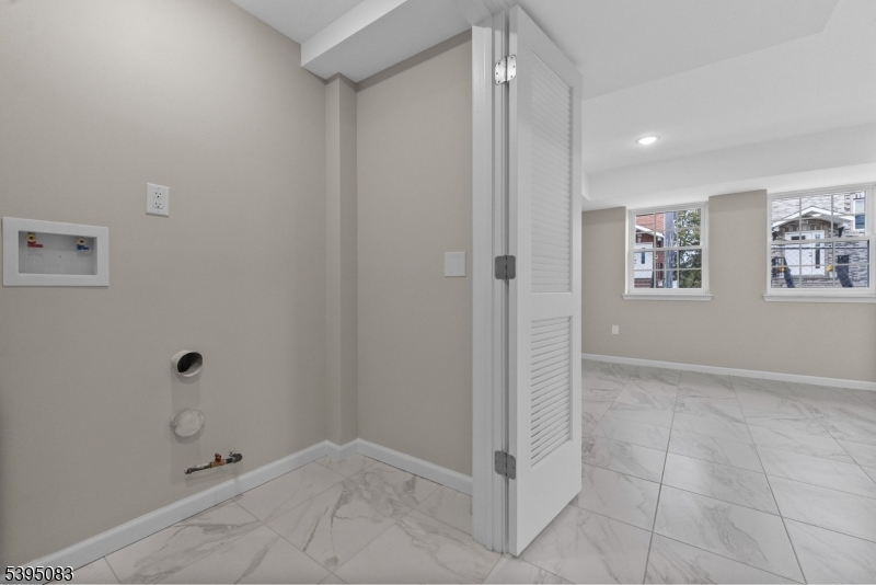 24 Garibaldi Ave 1 Property Photo 10