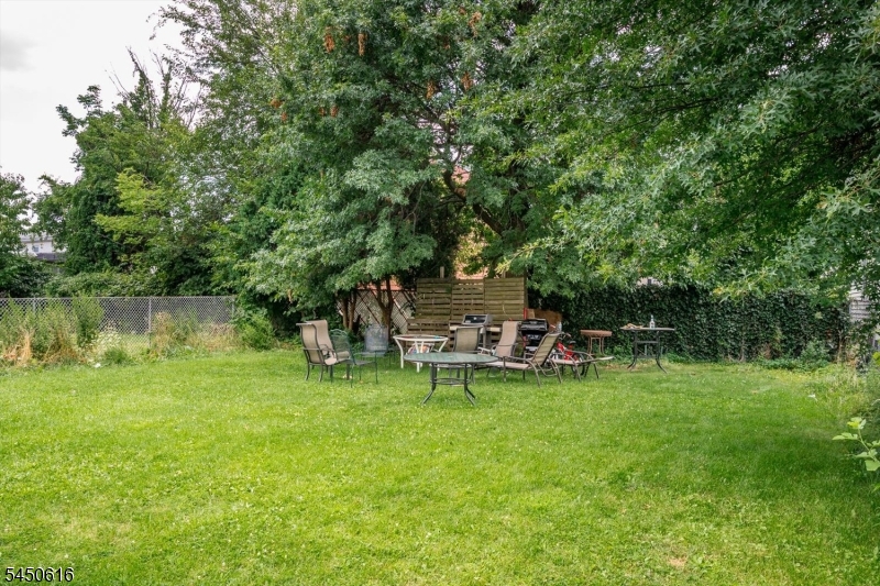 183 Laurel Ave Property Photo 5