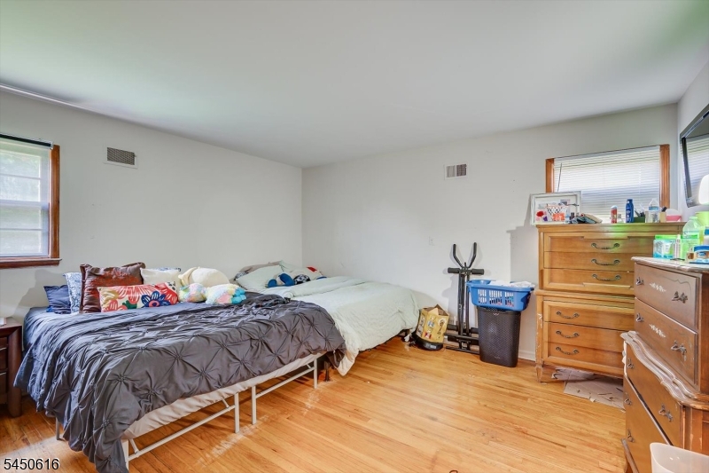 183 Laurel Ave Property Photo 16