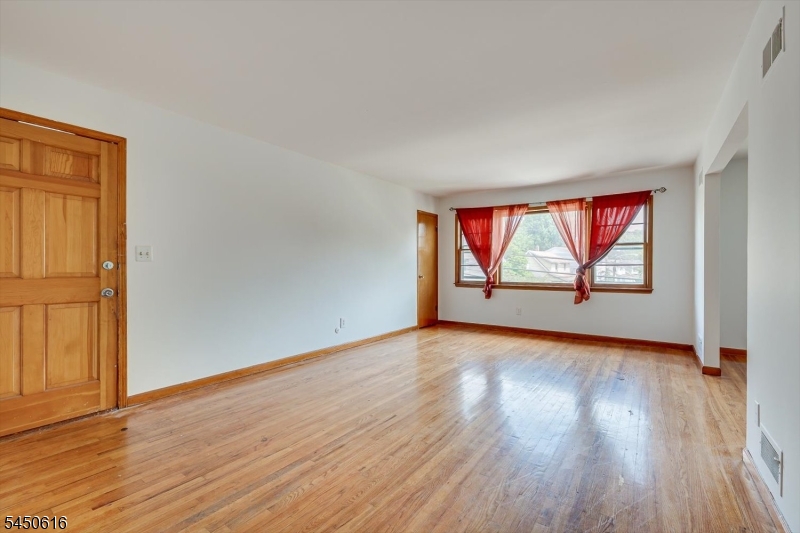 183 Laurel Ave Property Photo 23