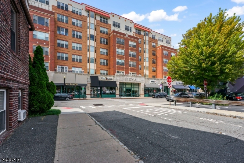 48 S Park St 502 Property Photo 2