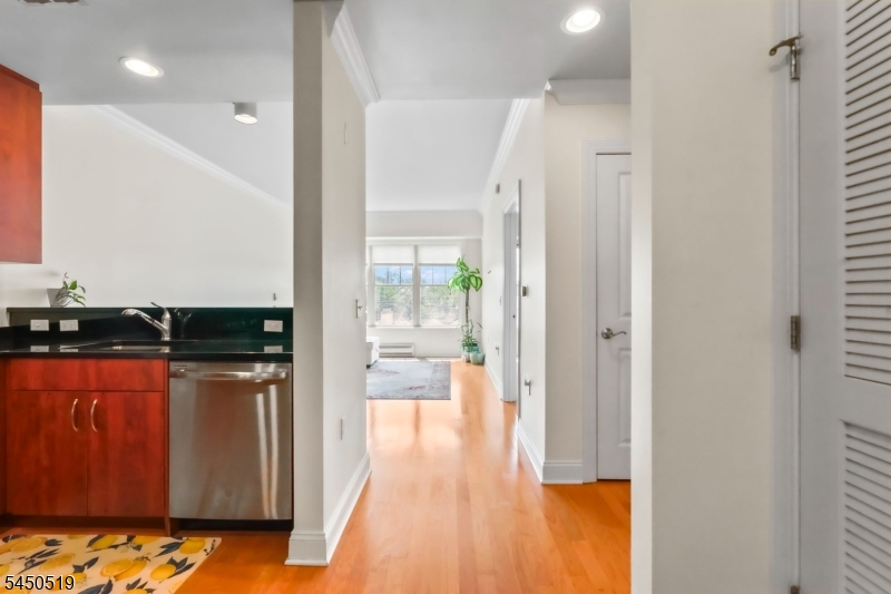 48 S Park St 502 Property Photo 9