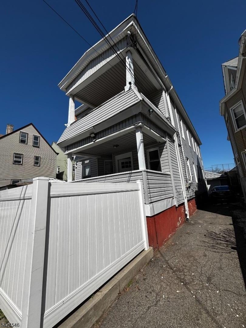 203 Lawrence St Property Photo 2