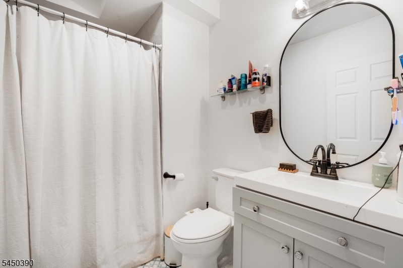 383 Broad St 2 Property Photo 6