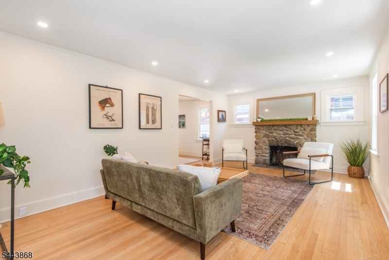 115 Overlook Ter Property Photo 6