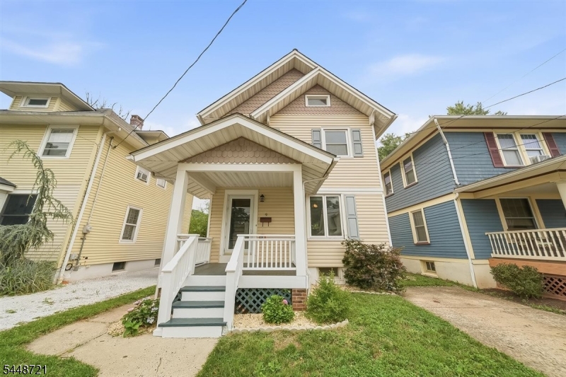 9 S Middaugh St Property Photo 1