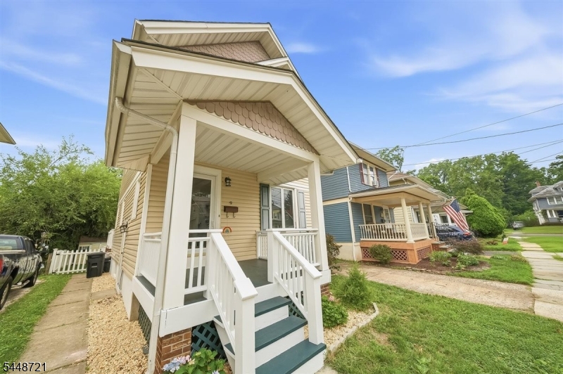 9 S Middaugh St Property Photo 2