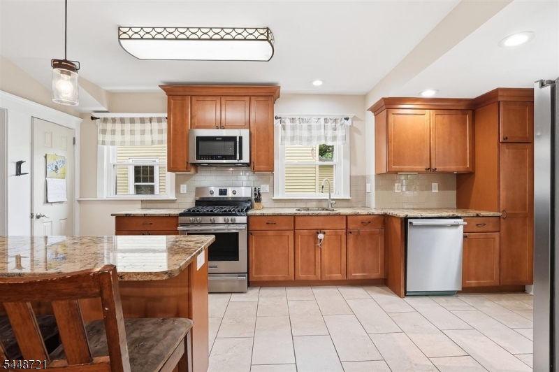 9 S Middaugh St Property Photo 4