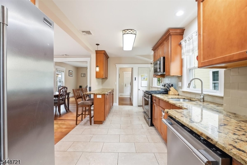 9 S Middaugh St Property Photo 6