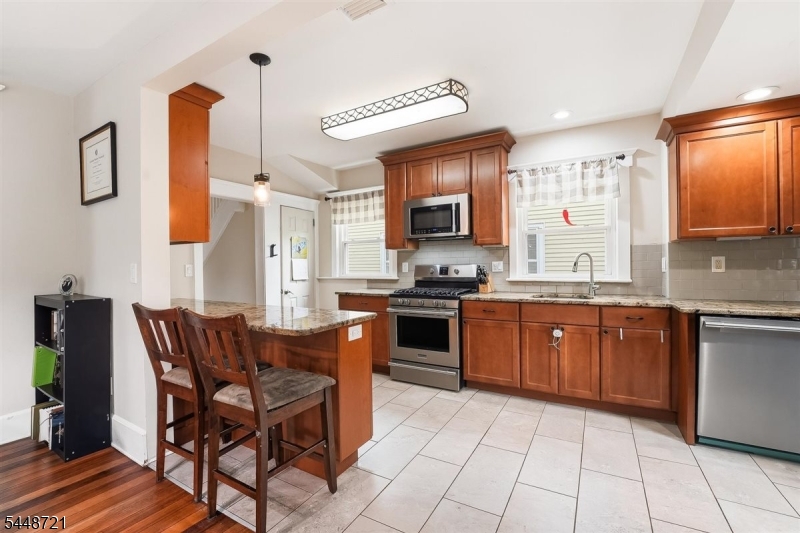9 S Middaugh St Property Photo 7