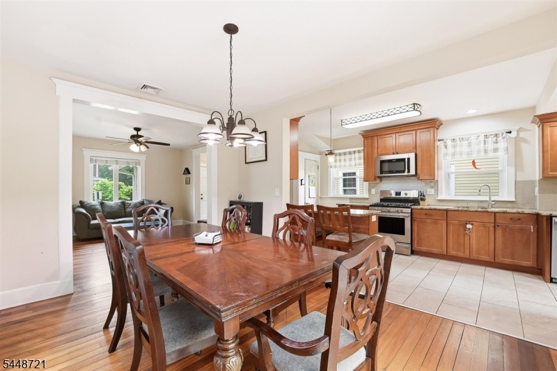 9 S Middaugh St Property Photo 8