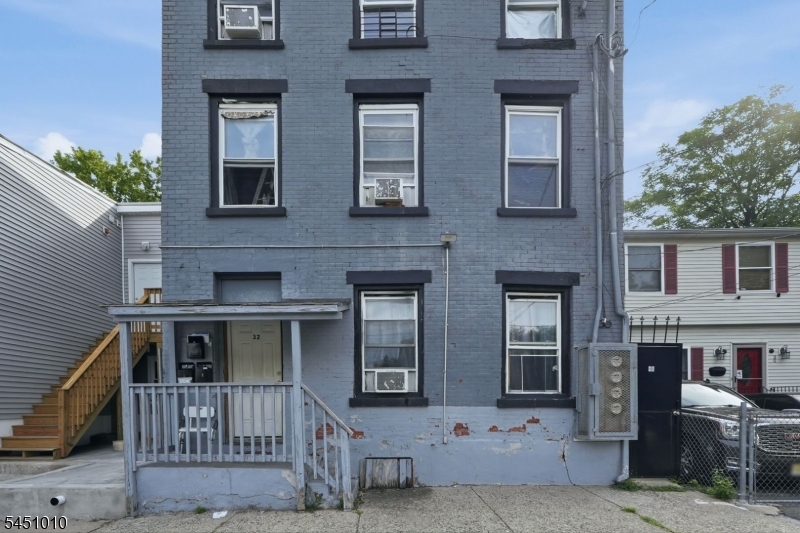 32 Jefferson St Property Photo 1