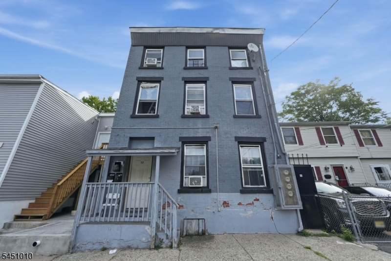 32 Jefferson St Property Photo 2