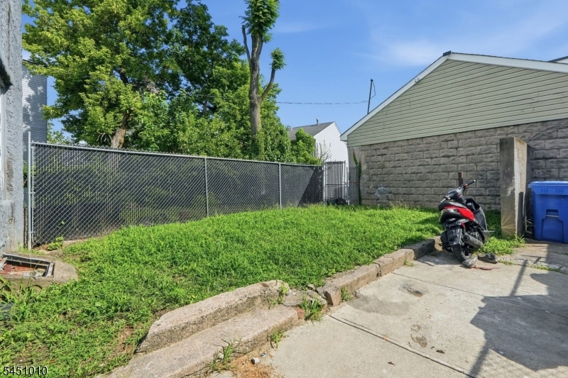 32 Jefferson St Property Photo 4