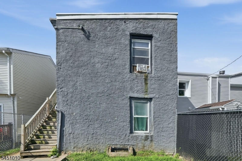32 Jefferson St Property Photo 6