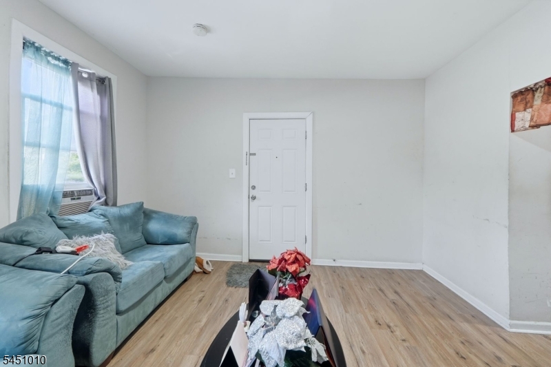 32 Jefferson St Property Photo 9