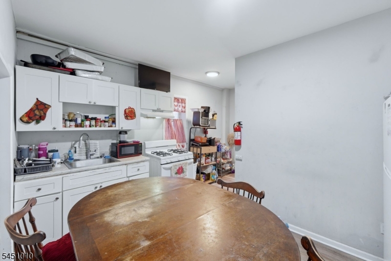 32 Jefferson St Property Photo 14