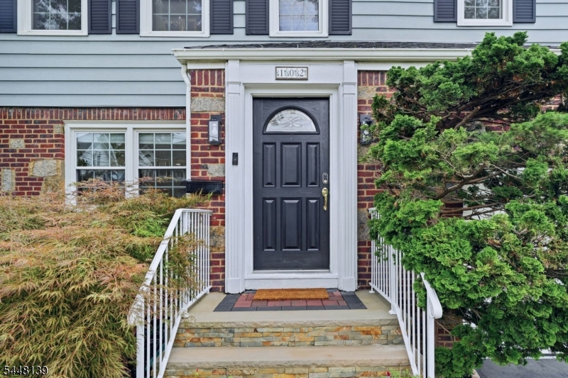 102 Mortimer Ave Property Photo 4