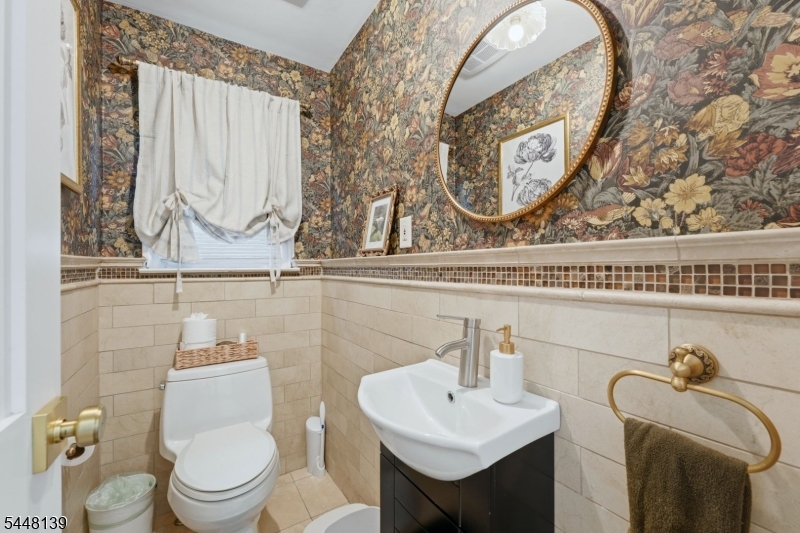 102 Mortimer Ave Property Photo 14